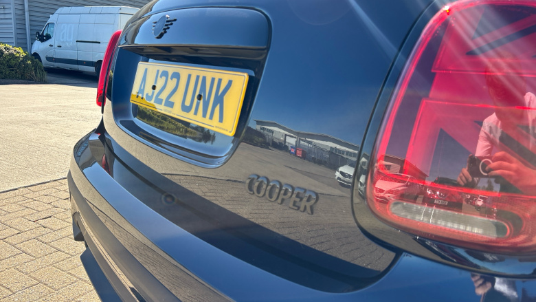 MINI Hatchback 1.5 Cooper Exclusive Premium 3dr Auto Petrol Hatchback